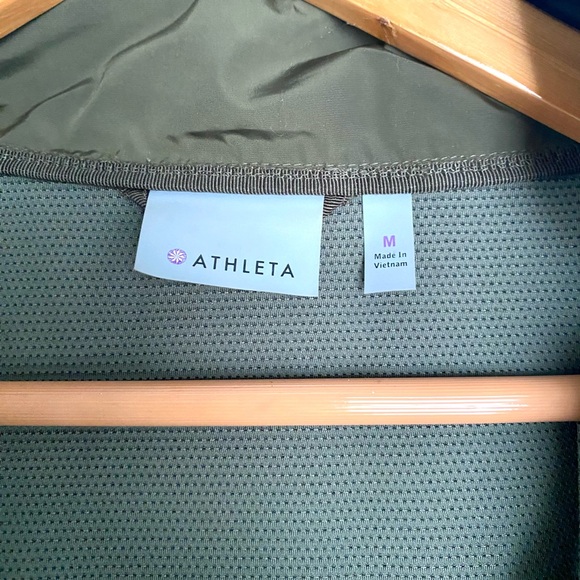 Athleta Drippity Olive Green Windbreaker Jacket Size Medium Light weight - Picture 13 of 13